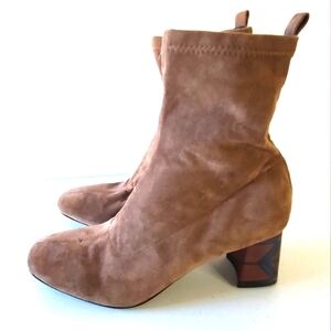 Olivia Miller Unbreak My Heart Boots Size 9 Chunky Heel Pull-on Sueded Bootie